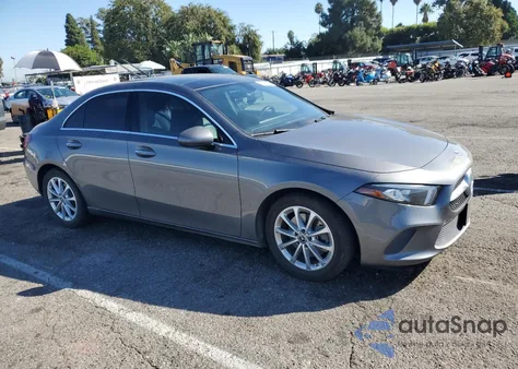 2021 Mercedes-Benz A 220 z USA, uszkodzony, nr VIN W1K3G4EB2MJ270427